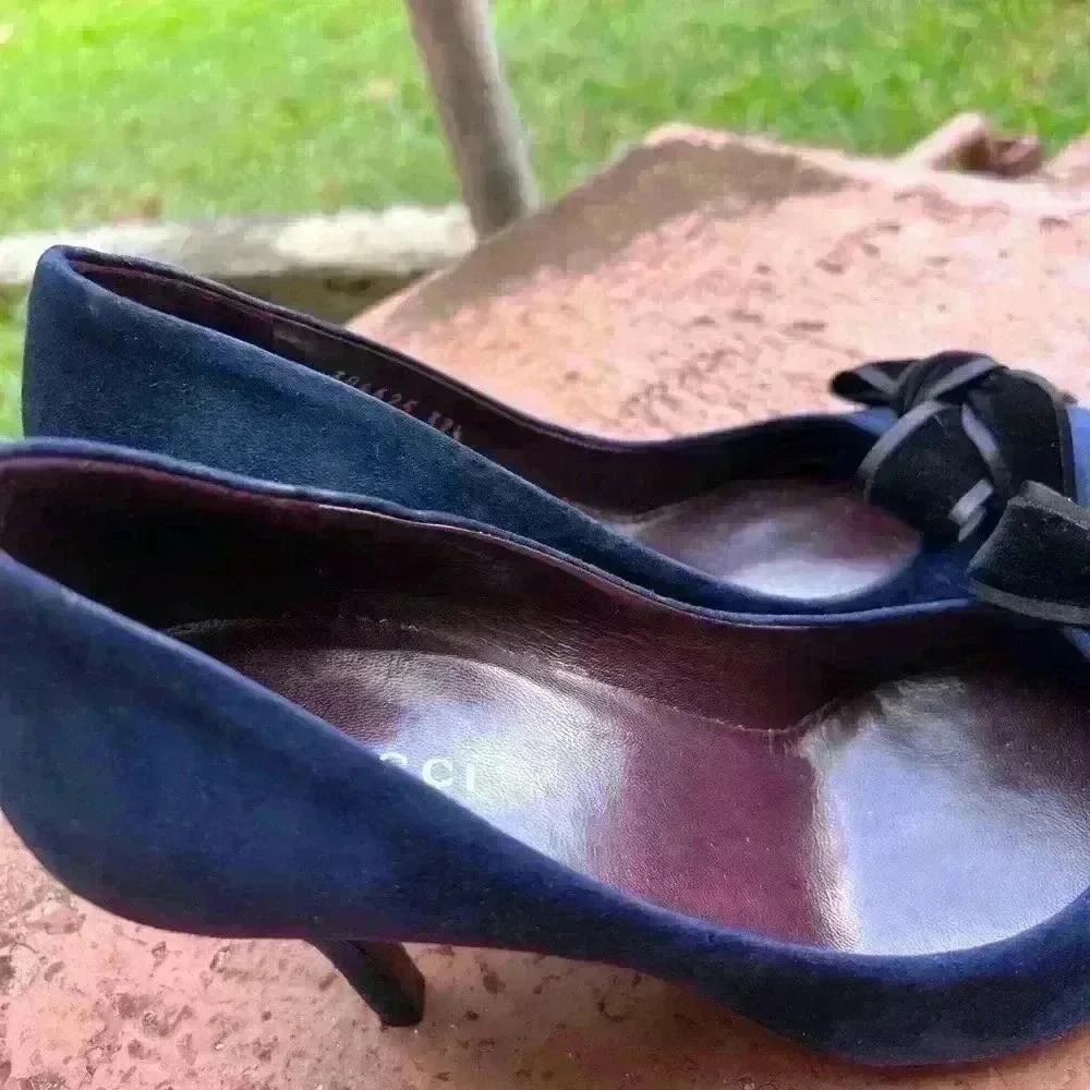 Gucci Suede Heels Pump Shoes Sandals Size 37.5 US‎ 7.5 Navy Blue Black Bow - Picture 5 of 6